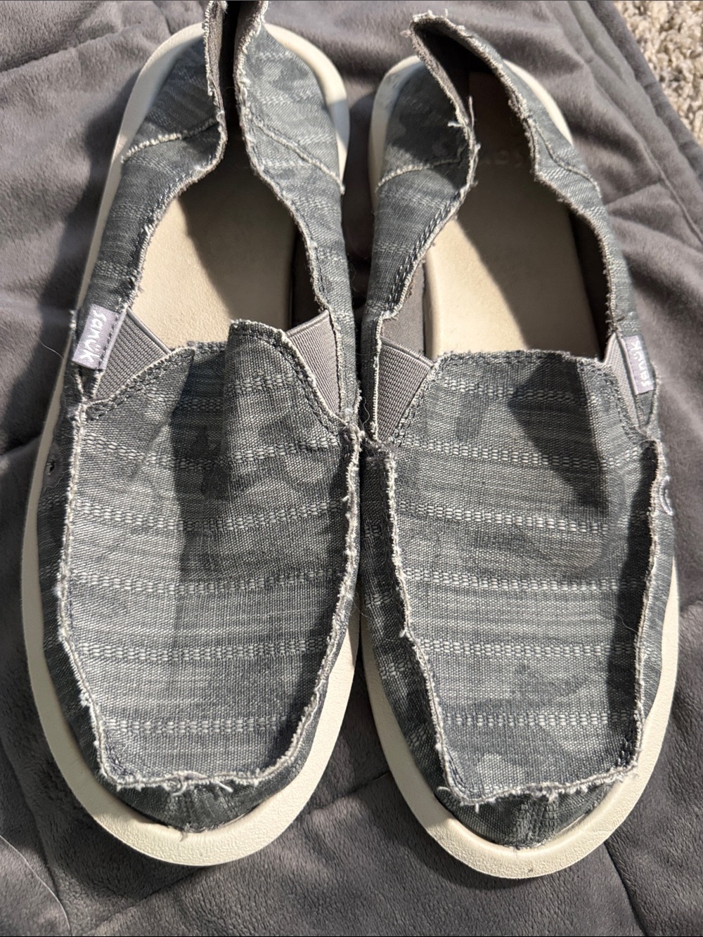 Sanuk women’s Slip-On Shoes - Gray